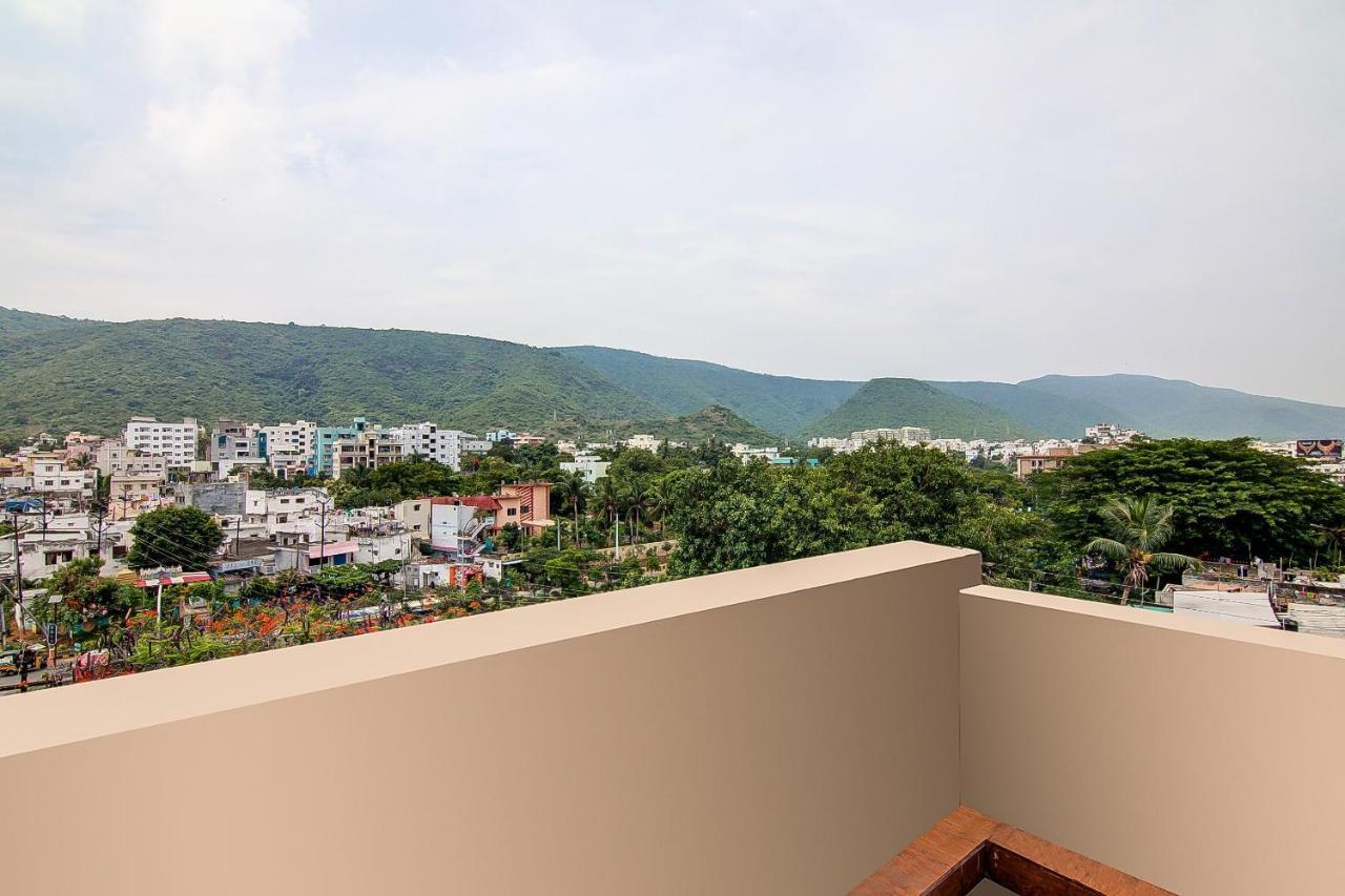 Oyo Lalitha Delight Hotel Visakhapatnam Bagian luar foto