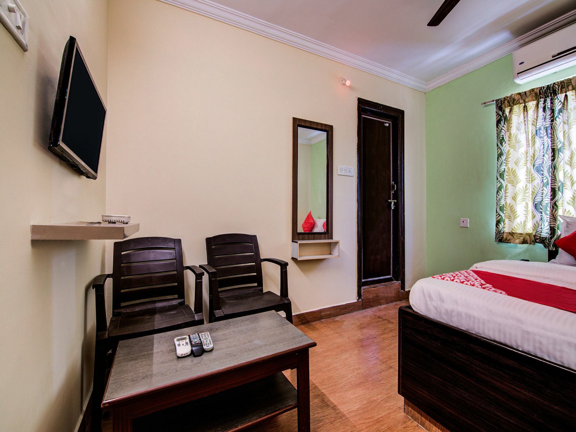 Oyo Lalitha Delight Hotel Visakhapatnam Bagian luar foto